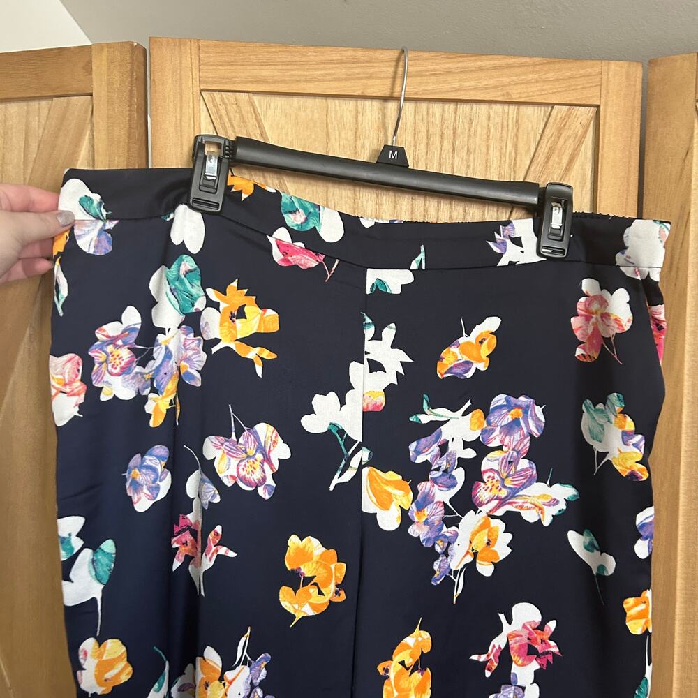 Navy floral wide leg cropped pants - Picture 5 of 9